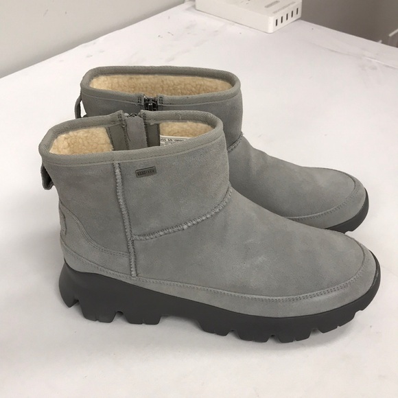 UGG Palomar waterproof sneaker womens size 10 US